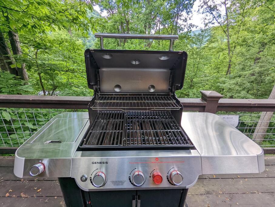 Serene Green - Fire Pit, Hot Tub, Grill, Big Deck Maggie Valley Exteriör bild